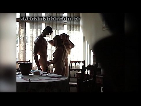 ❤️ L'amichi sessu invitanu un omu gigante è un trio cun ellu ❤️ Video porno à co.myteporn.ru ❤