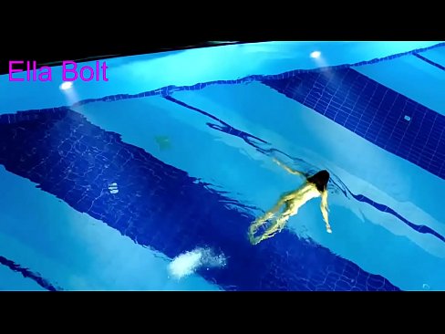 ❤️ Ùn possu micca piantà di fighjulà, ghjovana bionda catturata nuda in piscina ELLA BOLT ❤️ Video porno à co.myteporn.ru ❤